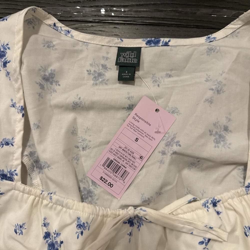 NWT Wild Fable Women’s Floral Square-Neck Top in White and Blue - Picture 2 of 3